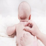 科学判断宝宝冷暖：摸准一个关键部位