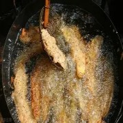 油脂的风味载体与烟点科学：煎炸烹饪的基石